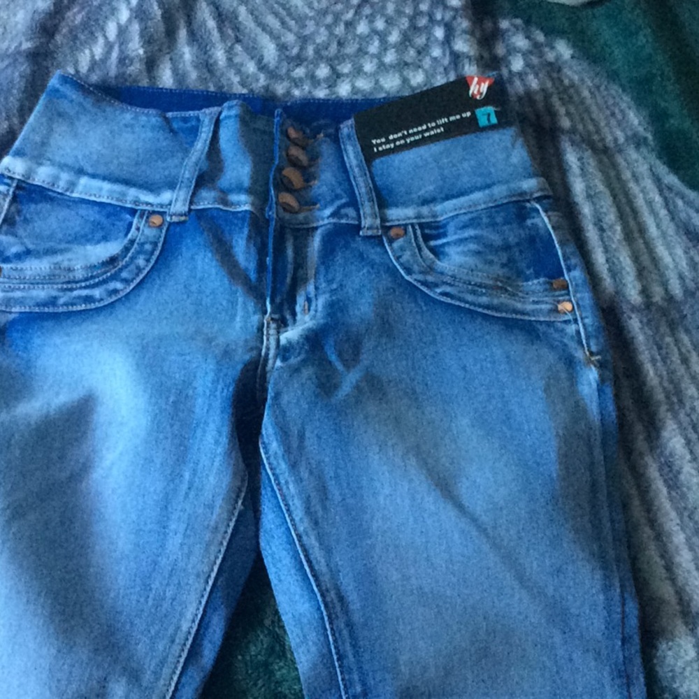 Jeans - Picture 2 of 3
